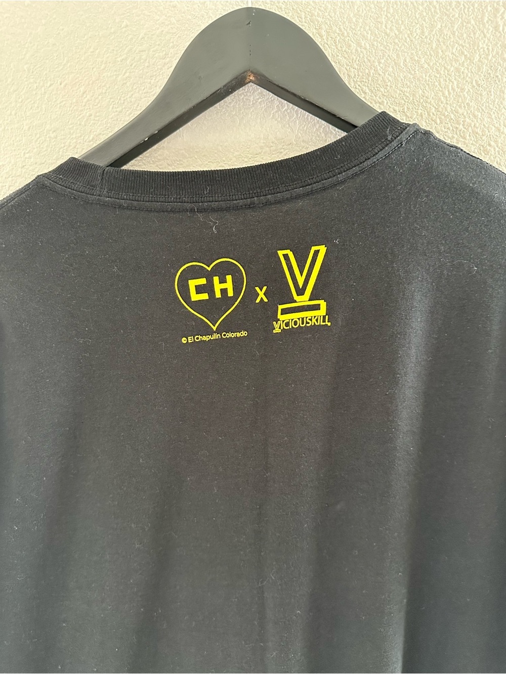 El Chapulin Colorado Graphic Tee - Black with Red & Yellow Print - Picture 4 of 6